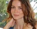Saffron Burrows ostaggio di Ron Perlman
