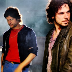 Andrea Sartoretti e Francesco Montanari in una scena del primo episodio di Romanzo Criminale - La serie