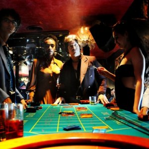 Andrea Sartoretti in momento dell'ottavo episodio di Romanzo Criminale - La serie