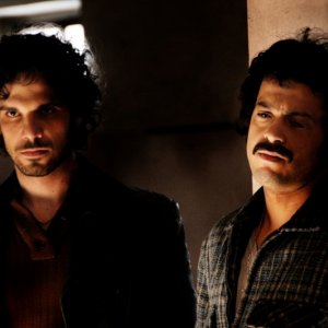 Francesco Montanari e Mauro Meconi in una scena del terzo episodio di Romanzo Criminale - La serie