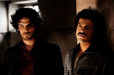 Francesco Montanari e Mauro Meconi in una scena del terzo episodio di Romanzo Criminale - La serie