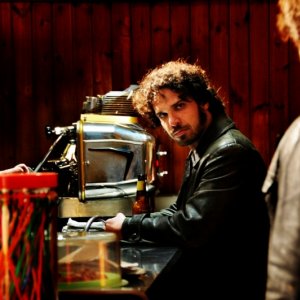 Francesco Montanari e Pietro Proietti in una scena del primo episodio di Romanzo Criminale - La serie