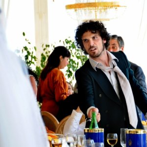 Francesco Montanari in una scena del settimo episodio di Romanzo Criminale - La serie
