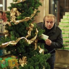 Jerry Calà in un'immagine della commedia Torno a vivere da solo