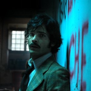 Marco Bocci è il commissario Scaloja nel settimo episodio di Romanzo Criminale - La serie