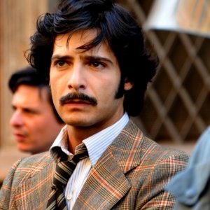 Marco Bocci è il commissario Scialoja nel primo episodio di Romanzo Criminale - La serie