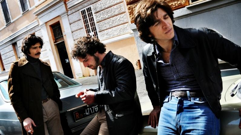 Marco Bocci, Francesco Montanari e Alessandro Roja in una scena