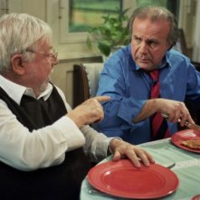 Paolo Villaggio e Jerry Calà in una scena della commedia Torno a vivere da solo