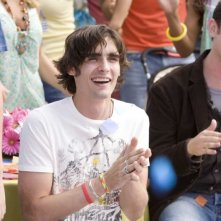 Tyson Ritter e Colin Hanks in un'immagine del film La coniglietta di casa