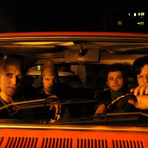 Una scena di gruppo della serie tv Romanzo Criminale