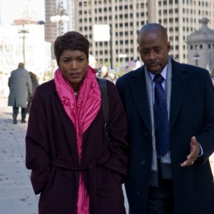 Angela Bassett e Courtney B. Vance nell'episodio 'Oh, Brother' della serie tv ER - Medici in prima linea