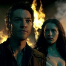 Bridget Regan E Craig Horner Sul Campo Di Battaglia Nell Episodio Destiny Della Serie Legend Of The Seeker 95553