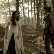 Craig Horner e Bridget Regan nella serie tv Legend of the Seeker, episodio: Prophecy