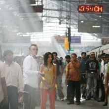 Il Regista Danny Boyle E Freida Pinto Sul Set Del Film Slumdog Million 95695