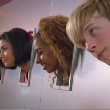 Marcquelle Ward, Sapphire Elia, Rana Roy e Matthew James Thomas in una scena dell'episodio 'Behind the Mask' della serie Britannia High