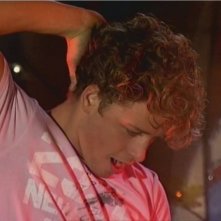 Mitch Hewer in una scena dell'episodio 'Behind the Mask' della serie Britannia High