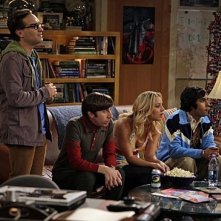 Una Scena Di Gruppo Dell Episodio The Cooper Nowitzki Theorem Di The Big Bang Theory 95774
