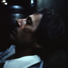 Alfredo Castro in una scena di Tony Manero