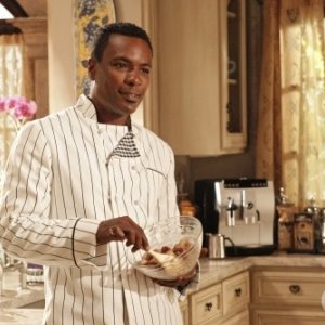 Allan Louis in una scena dell'episodio All About the Power Position di Privileged