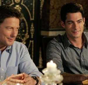 Brian Hallisay e John Allen Nelson in una scena dell'episodio All About the Haves and the Have-Nots di Privileged