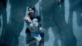 Deborah Ann Woll e Stephen Moyer in un'immagine dell'episodio I Don't Wanna Know della serie True Blood