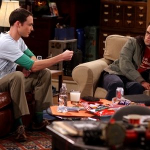 Jim Parsons e Johnny Galecki in una scena dell'episodio The Lizard-Spock Expansion di The Big Bang Theory
