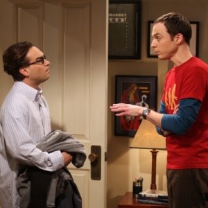 Jim Parsons e Johnny Galecki nell'episodio The Lizard-Spock Expansion di The Big Bang Theory