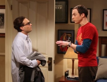 Jim Parsons e Johnny Galecki nell'episodio The Lizard-Spock Expansion di The Big Bang Theory