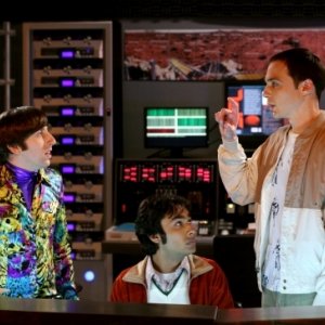 Jim Parsons, Simon Helberg e Kunal Nayyar nell'episodio The Lizard-Spock Expansion di The Big Bang Theory