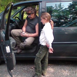 Val di Susa - 22 giugno 2008: Enzo Iacchetti ed Elena Sofia Tognocchi (che interpreta sua figlia) sul set del film L'ultimo crodino.