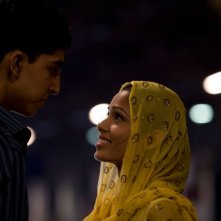Dev Patel e Freida Pinto sono i due protagonisti del film The Millionaire diretto da Danny Boyle