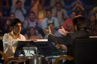 Dev Patel in una scena del film The Millionaire