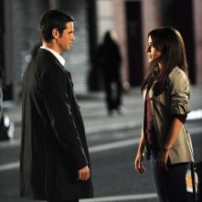 Eddie Cahill con Emmanuelle Vaugier dell'episodio 'Dead Inside' della serie tv CSI New York