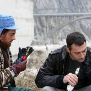 Elio Germano e Filippo Timi in un'immagine del film Come Dio comanda