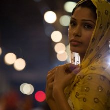 Freida Pinto interpreta Latika nel film The Millionaire diretto da Danny Boyle