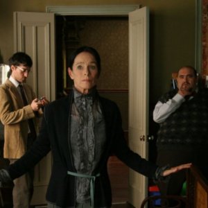 Geraldine Chaplin in un'immagine del film The Orphanage diretto da Juan Antonio Bayona