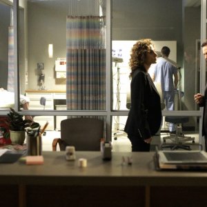 Melina Kanakaredes e Gary Sinise nell'episodio 'My name is Mac Taylor' della serie tv CSI New York