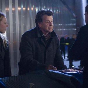 Anna Torv, Joshua Jackson e John Noble in una scena dell'episodio The Dreamscape di Fringe