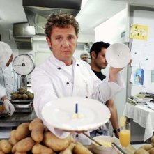 Enzo Salvi in una scena del film La fidanzata di papà