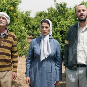 Hiam Abbass e Ali Suliman in un'immagine del film Il giardino di limoni