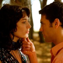 Nausica Benedettini e Ivo Micioni in una scena del film Stare fuori