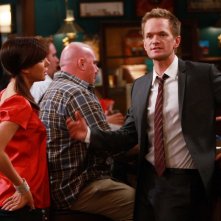 Neil Patrick Harris Ed Alyson Hannigan In Una Scena Di Gruppo Dell Episodio The Naked Man Di How I Met Your Mother 96376
