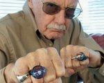 Un supereroe gay per Stan Lee