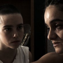 Yuval Mendelson e Bar Belfer in una scena del film Qualcuno con cui correre