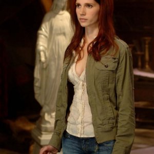 Julie McNiven in una scena dell'episodio I Know What You Did Last Summer di Supernatural