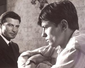 Alain Delon ed Erno Crisa in una sequenza del film Delitto in pieno sole