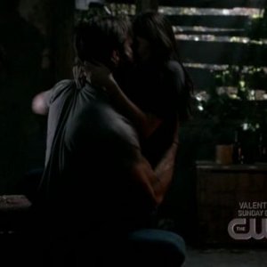 Genevieve Cortese e Jared Padalecki in una scena dell'episodio I Know What You Did Last Summer di Supernatural