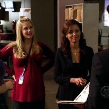 Paget Brewster, Meta Golding e A.J. Cook nell'episodio 'Memoriam' della serie tv Criminal Minds