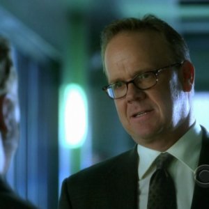 Peter Mackenzie in una scena dell'episodio 'Say Uncle' della serie tv CSI