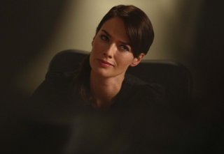 Lena Headey in una scena dell'episodio Strange Things Happen at the One Two Point di The Sarah Connor Chronicles
